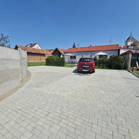 شقة U Marty S Terasou Šakvice